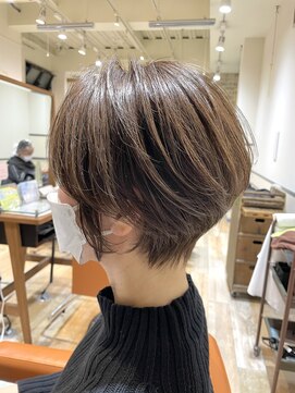 ネオリーブエム(Neolive em;) シルエット好評☆大人ショートボブ