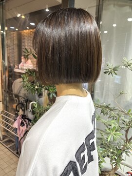 ヘアーアンドメイク ビス(HAIR&MAKE bis) 顎ライン内巻きボブ/パツッとボブ【黒田あさみ】