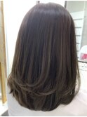 セミロングレイヤー＆チャコールブラウン