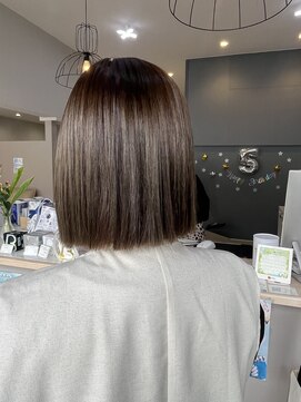 ムーンヘアホーム(MOON hair home) オリーブベージュ×切りっぱなしボブ