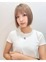 ファミーユプラス(famiiyu+) 大人可愛い/ショートボブ/ミニボブ/切りっぱなしボブハイトーン