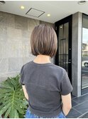 オリーブグレージュのシルキーボブ