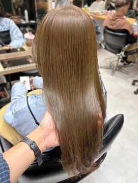 ディーエックス ウエスト(Dxxxx WEST) 透明感ベージュカラー［韓国/顔周りカット/イルミナカラー］