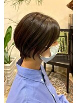 シー 岡崎(,SHE)&nbsp;まとまりと軽さを両立した透明感レイヤー丸みショート