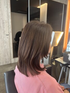 ディシェーレローブ(die Schere Lob) ふわっと柔らかさと動きの出るレイヤースタイル