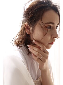 レオニード 表参道(LEONID) ラフミディアムボブアレンジ