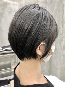 スー 渋谷(suu) ひし形ショートボブ丸みショートグレイアッシュマッシュショート