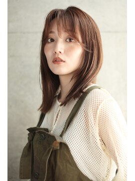 アンド(AND) ミディアムレイヤー　ピンクベージュ　切りっぱなしロブ　代官山