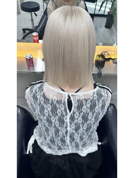 ティティ エッジ(Titi edge) White blond