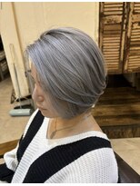 チリンバイロストシティー(Chillin by LOSTCITY)&nbsp;シルバーシャドウルーツ　ショートボブ