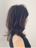 外ハネふんわりミディアムスタイル