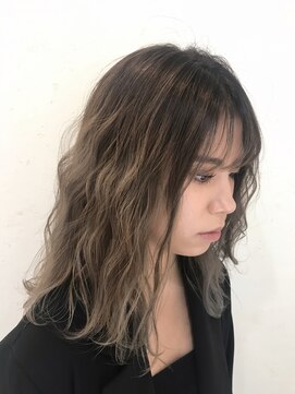 エリス ウメダ(Eliss umeda) 【春カラー】Eliss ソフトグレージュ×グラデーション