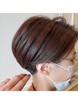 エミュー ラ ピエス(emu la piece) ハンサムショート/刈り上げ/こっくりカラー/艶感/うる艶髪