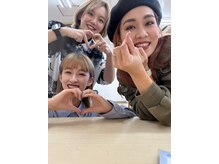 スリー(THREE)