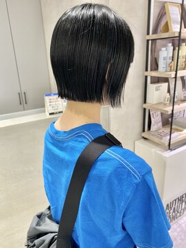 キートス 高知店(kiitos) ○プツっと切りっぱなし外ハネミニボブ20代30代40代