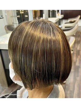 エノモト(ENOMOTO) ツーブロックミニボブ 透明感細めハイライト 大人美シルエット