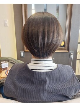 エニー(ENi) ミディアムヘア/暗めカラー/グランマッシュ/辻堂