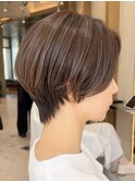 表参道白髪ぼかしショートレイヤーヘアッシュベージュ40代50代