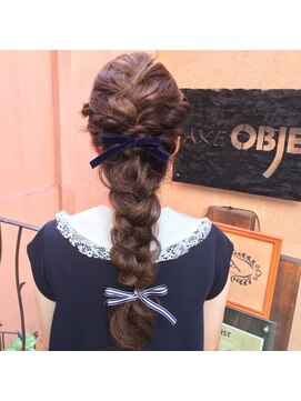 アーシュ(h[a:∫]) ロング三つ編みヘアアレンジ