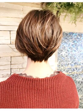 ミッシェル アフロート(michelle afloat) 20代30代40代50代小顔ひし形トップふんわりCカーブショート