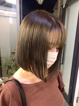 ワルム(warme) ツヤ感グレージュカラーボブ