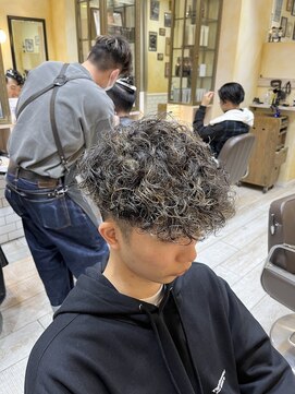 グルーマーズトウキョウ(GROOMER/S TOKYO) ハイライトスペインカール　GROOMERSTOKYO太田