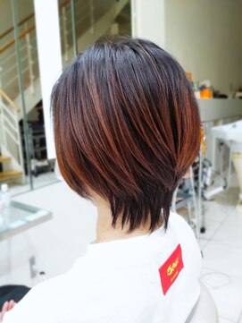 ハイストリートヘア(High street Hair) ショートウルフスタイルにバレイヤージュでカラーデザイン