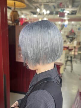 パーマネントガレージ(Parmanent Garage) ブルーシルバー☆ショートボブ