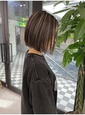 ベース暗めハイライト×ボブカット