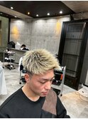 金髪ジェットモヒカンパーマ/メンズ/刈り上げ/眉毛/ツイスト