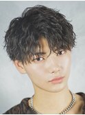 メンズヘア黒髪ツイスパメンズパーマショートコンマバング