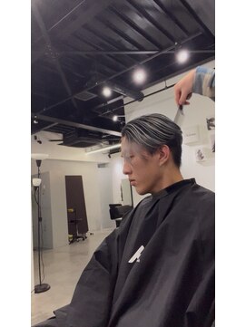 メンズサロン キング 枚方店(Men’s salon K!ng) ホワイトメッシュ/ツイスト/ツイスパ/パーマ/メンズ/眉毛
