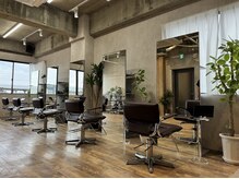 施術の放置時間でタブレットで雑誌や動画が観れます♪