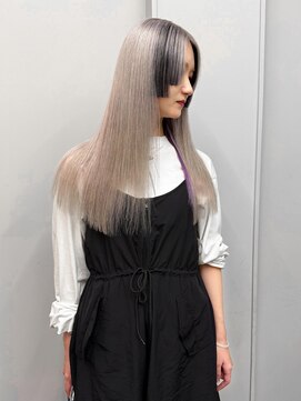 ヴァーディ オモテサンドウ(Vardy omotesando) white/ホワイトブロンド デザインカラー ハイトーンロング