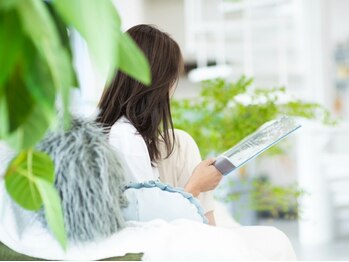 カシュカシュ(Cache,cache)の写真/白髪染め感を感じさせない髪色を再現!根本もしっかり染める艶のある上品グレイカラーはお任せ◎