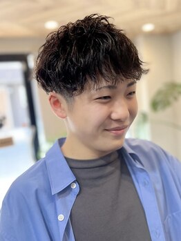 サンフィールド(Sunfield)の写真/【21時まで予約◎】実力派スタイリストによる丁寧なカット技術が人気の秘訣！眉カットやヘッドスパも◎