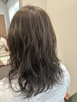 ルーツリー(Rootree) ミディアムレイヤー+くせ毛風パーマ