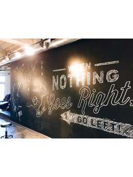 【エイトデザイン】によるリノベーション空間★雰囲気からセンスが感じられる外国風テイストなサロン♪