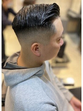 フランクスバーバー アンド ビアークラブ(FRANK'S BARBER and BEER CLUB) サイドパートスキンフェードカットバーバーカット