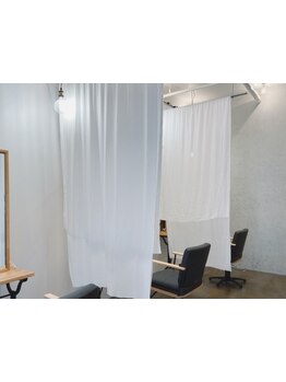 【江坂徒歩3分】希望を言うのが苦手でも安心♪聞き上手なstylistばかりの落ち着いた雰囲気で髪質改善◎