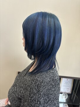 ヴァンカウンシル Kuwana(VAN COUNCIL) ウルフカット×ブリーチカラーネイビーブルー