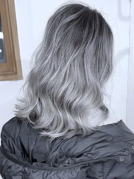 ブレイズヘアー(BLAZEhair) 【モノトーン】ホワイトシルバーバレイヤージュ×ブリーチ2回