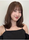 顔周りレイヤーカットくびれヘアミルクティーベージュカラー