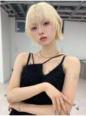 ブリーチ ハイトーン 抜きっぱなしブロンド ミニボブ 前髪カット