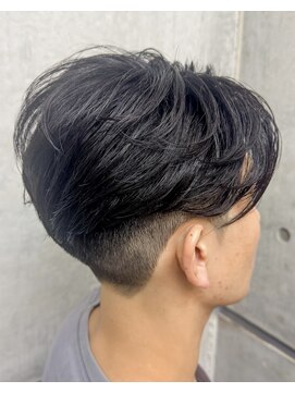 オーシャントーキョー ホワイト 原宿(OCEAN TOKYO WHITE) お客様スタイル前下がりセンターパートニュアンスパーマ刈り上げ