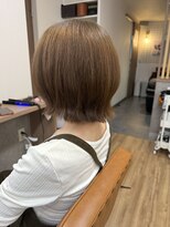 アジュテ(ajouter)&nbsp;くびれシルエットが可愛い！外ハネ切りっぱなしボブ