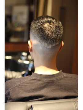 キングスマン トーキョー 国分寺(KINGSMAN TOKYO) アップバング/ツーブロック/スキンフェード[国分寺/国分寺駅]