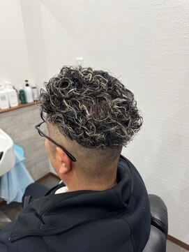 エイト(AITE) 波巻きウルフマッシュパーマ<理容室>メンズ/川口/鳩ヶ谷30