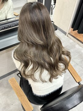 エス 天満扇町(esu) ワンカラーで作るバレイヤージュ風グレージュ