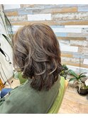 ウルフレイヤー×白髪ぼかしハイライト×明るめベージュカラー